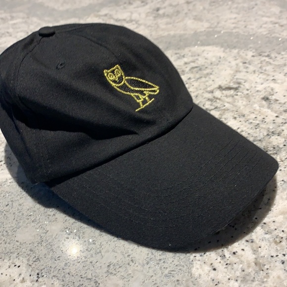 Baseball cap.  Adjustable back.  Black and gold. Barely worn - Picture 4 of 4
